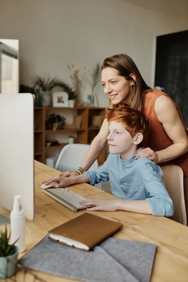 12 Easy Tips for Kids to Learn English with Netflix 2 Encourage Kids to Rewatch