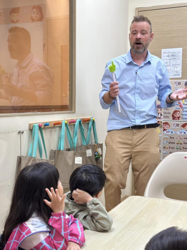 Welcoming Mr. Anton: The Benefits of Learning with a NET Teacher in Our Classroom 歡迎 Mr. Anton:選擇 NET 老師課堂學習的好處 1 NET Tai Po Fanling Sheung Shui Fun To Learn English Learning Centre2